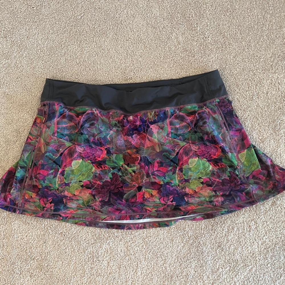 Lululemon Hotty Hot skirt with built in shorts floral design size 14